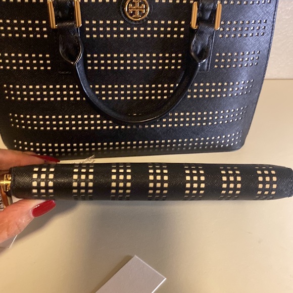 Tory Burch Robinson Perforated Micro Double Zip Tote Black-Birch with wallet - Picture 3 of 11